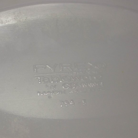 Vintage Pyrex Tableware Milk Glass MMG Oval Platter Gold Ribbon Pattern - Picture 3 of 6